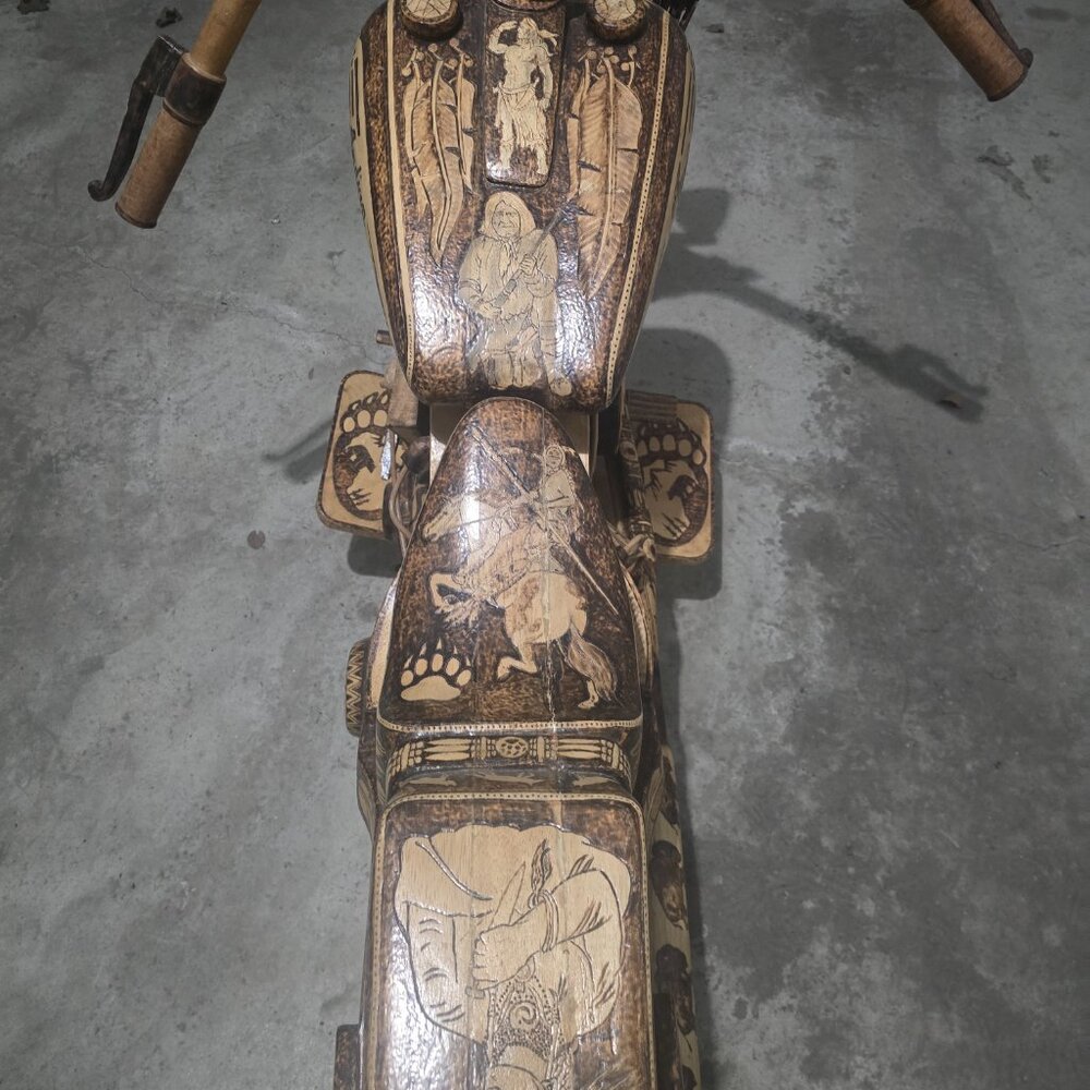 Life-size handcarved Indian Motorycle - Picture 3 of 8